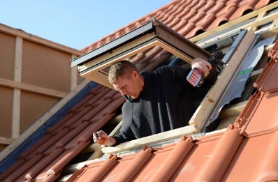 Pose de fenêtres de toit Velux à Courcôme
